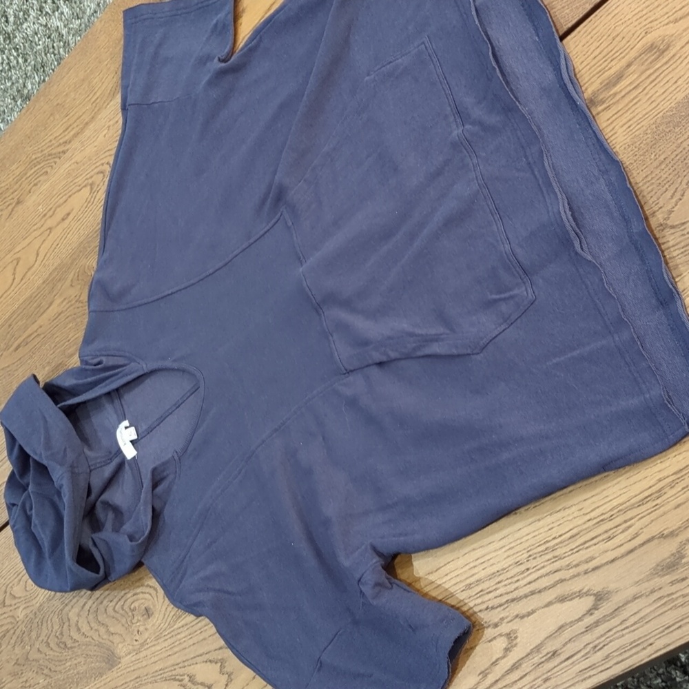 Kensie cotton short sleeve v neck hoodie. New XL